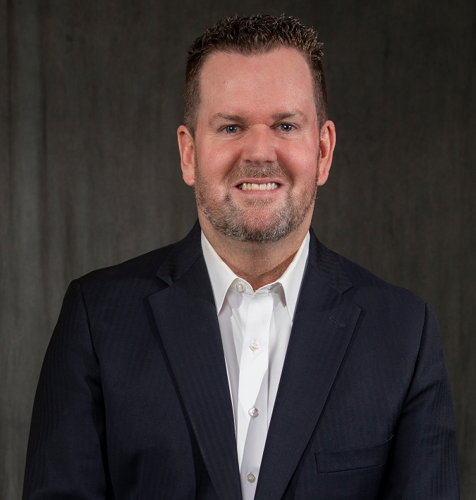 Curt Lindsay headshot - Cademuir Wealth Management